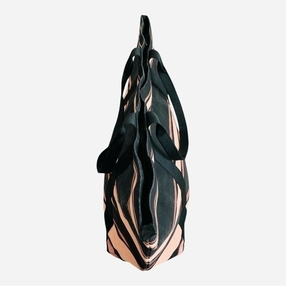 Victoria’s Secret Weekend Tote Bag Black Pink Canvas Travel Shopper Excellent - Picture 4 of 7